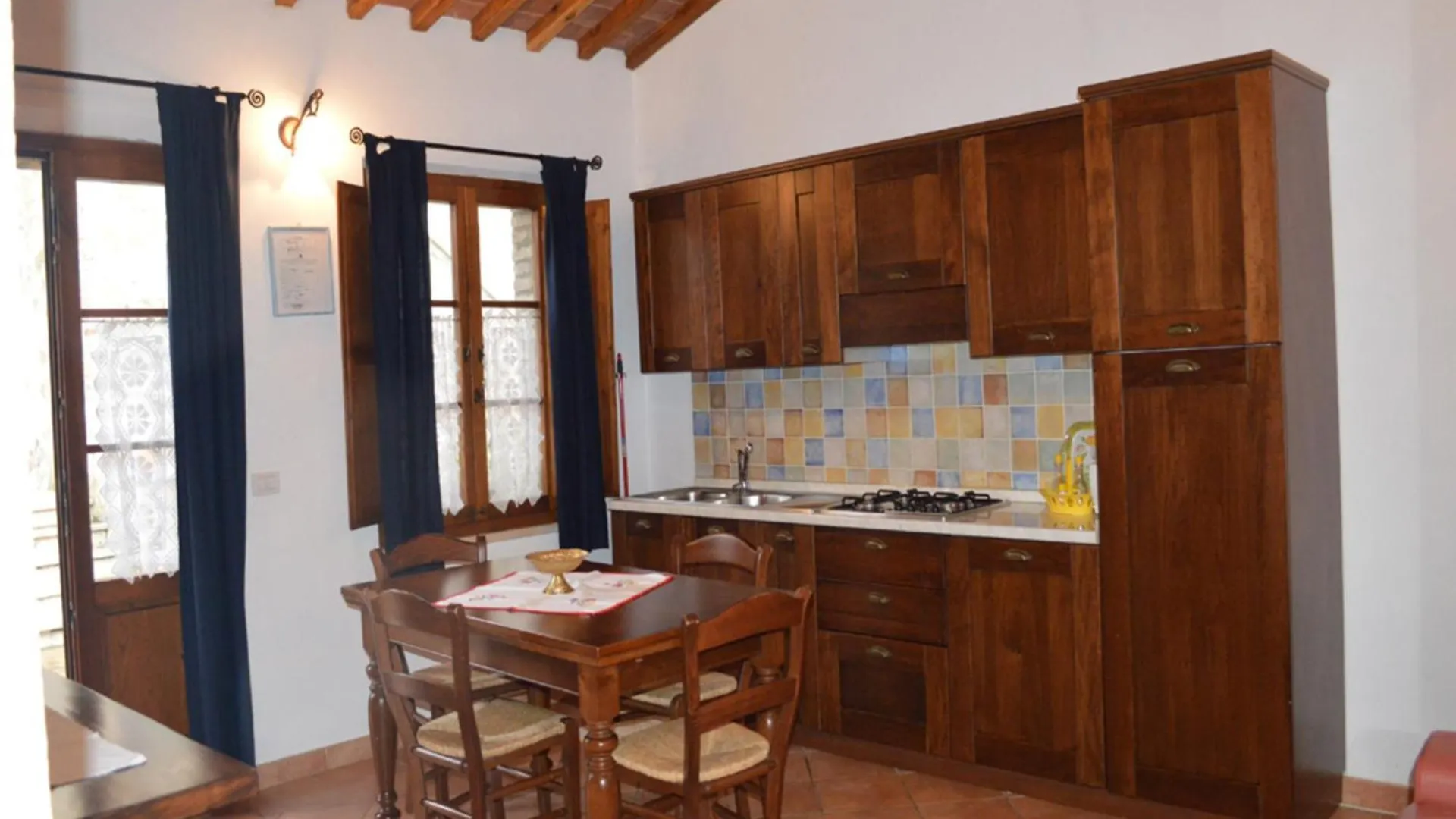 Rustic Style Flat With Swimming Pool Apartment Guistrigona