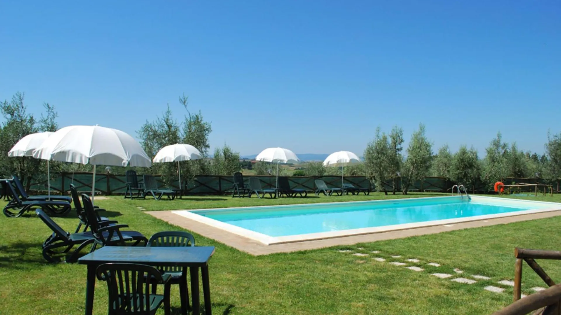 Rustic Style Flat With Swimming Pool Apartment Guistrigona